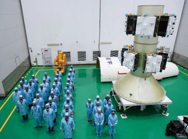长征二号丙火箭一箭发射九颗“吉利”星，构建低轨出行星座